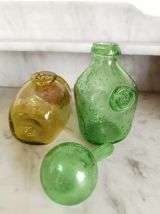 Deux pots en verre bullé Biot 