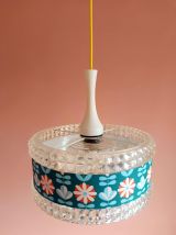 Suspension en plexiglas et fleurs vintage 1970 