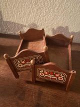 Ancien mobilier maison de poupées.