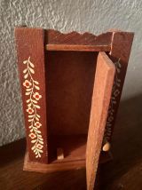 Ancien mobilier maison de poupées.