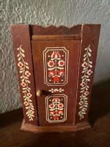 Ancien mobilier maison de poupées.