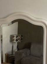 Miroir ancien à chapeau de gendarme. Blanc. 72x56.