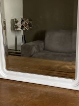 Miroir ancien à chapeau de gendarme. Blanc. 72x56.