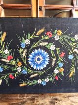 Tenture murale brodée à la main KALOCSAI (Hongrie) Années 60