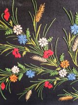 Tenture murale brodée à la main KALOCSAI (Hongrie) Années 60