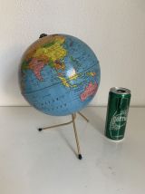 Ancienne mappemonde de la marque Taride en métal laqué circa