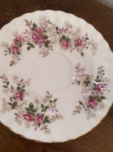 6 sous-tasses dépareillées et estampillées.