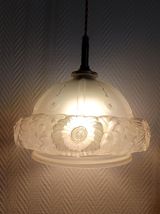 Suspension globe art déco en verre dépoli