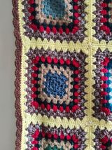 Couverture Granny crochetée à la main (135 x 100 cm) Années 