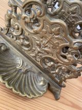 Ancien porte courrier ou lettres en bronze massif.