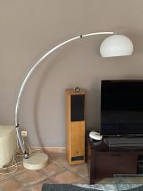  Lampadaire arc Guzzini. 1970. Italie. Pied en marbre.