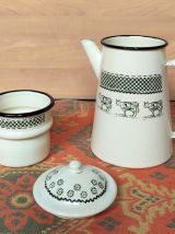 Cafetière et théière en tôle émaillée (Geneviève Lethu)
