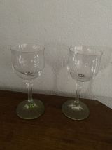 2 grands verres à pied  tulipe en cristal .