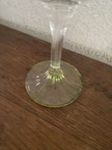 2 grands verres à pied  tulipe en cristal .