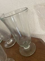 6 flûtes au verre épais.