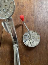 Petite moulinette vintage  Guillouard à Nantes