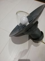 Suspension Globe En Verre Et Fer Style loft.