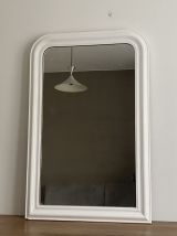 Miroir Louis Philippe fin 19ème. Blanc. 105x68.