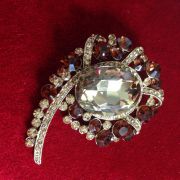 Broche  baroque virgule
