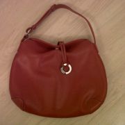 Sac à main en cuir rouge