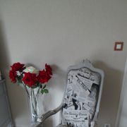 Fauteuil Voltaire tissu journaux 