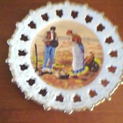 Assiette décorative en porcelaine, scène rurale. 