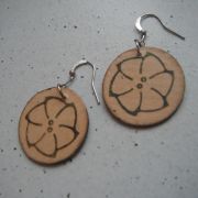 BOUCLES D'OREILLE EN CARTON ET PAPIER