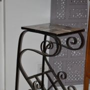 PORTE-REVUES EN FER FORGE AVEC PLATEAU