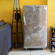 Frigo décliné en bar industriel vintage des années 50