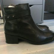 Bottines en cuir noir 