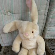 Lapin blanc en Peluche