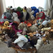 Fauteuil rotin en peluches inspiré du designer Fernando