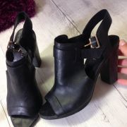 Chaussures à talon en cuir noir