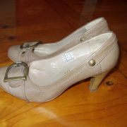 Escarpins beiges à talons