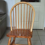 LOT DE 6 CHAISES EN PIN MASSIF VERNIS