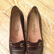 Escarpins Vintage en Cuir à Boucle Dorée