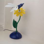 Lampe veilleuse en forme de fleur.