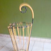 Porte parapluies en scoubidou
