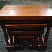 Lot de 4 tables-gigognes bois massif