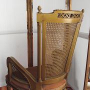 Fauteuil de bureau, dossier cannelé style Louis XVI.