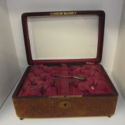 Ancien nécessaire à couture, façon lézard