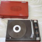 Tourne disques Brand des seventies rouge