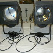 2 Projecteurs anciens de théâtre