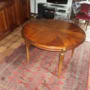 Table ronde en noyer