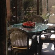 salon en rotin complet avec table basse