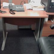 Deux bureaux démontés 