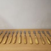 Set de 12 fourchettes à desserts en métal argenté