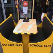 Ensemble banquette et table School Bus NY