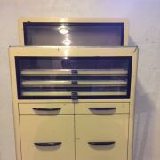 ancien meuble de dentiste