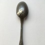 Cuillère à café ancienne en étain